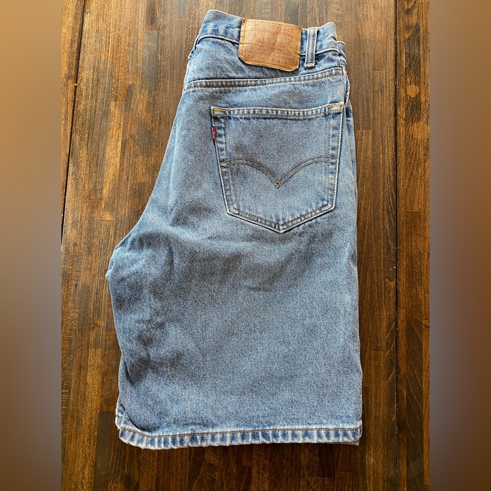 Vintage Levis 550 Denim Shorts Light Wash Relaxed Fit Men 34 Y2K 10” Inseam 2002